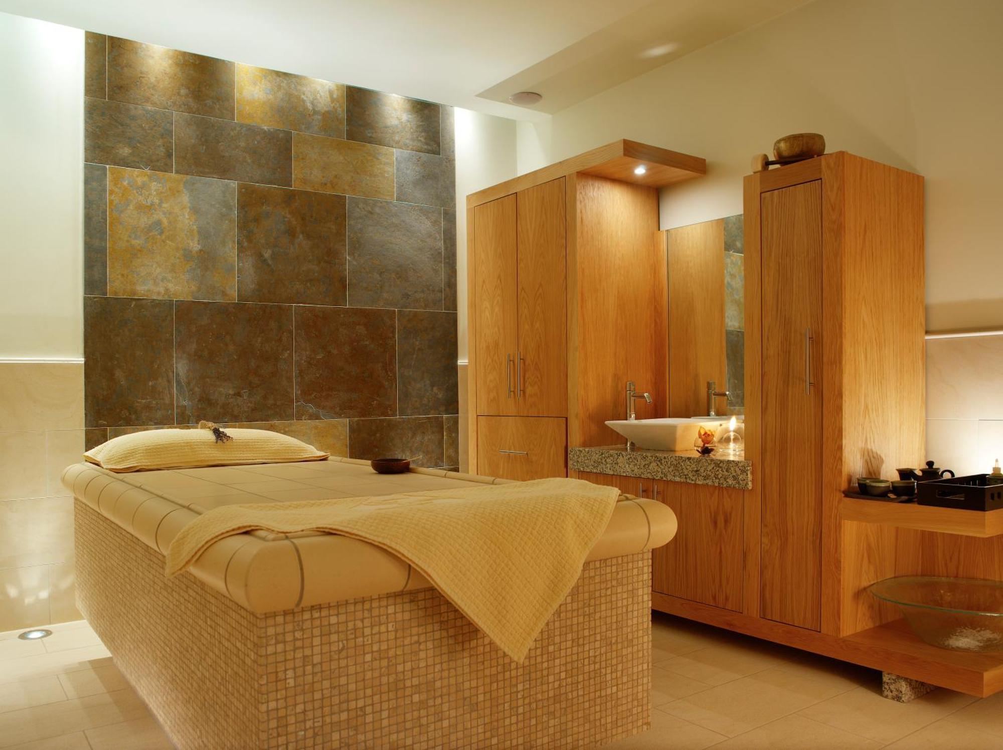 Aghadoe Heights Hotel & Spa キラーニー エクステリア 写真 A treatment room at a spa