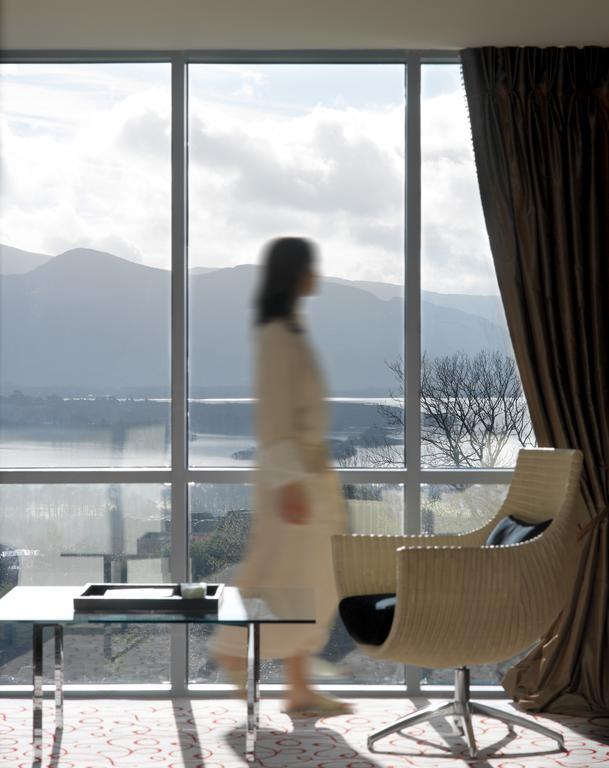 Aghadoe Heights Hotel & Spa キラーニー エクステリア 写真 A view of the mountains from the hotel