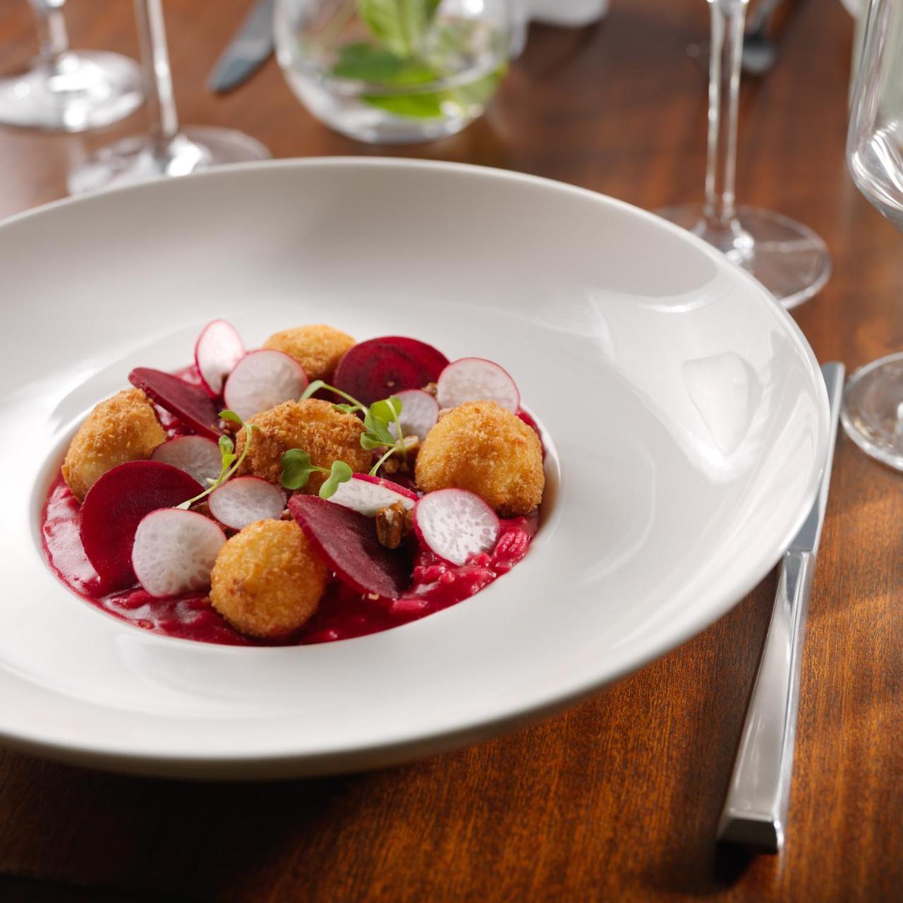 Aghadoe Heights Hotel & Spa キラーニー エクステリア 写真 A beetroot and goat's cheese salad